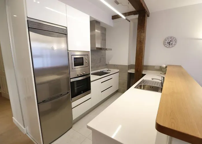 Prime Location Modern Stay